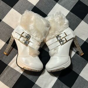 Never worn cute white ankle boots